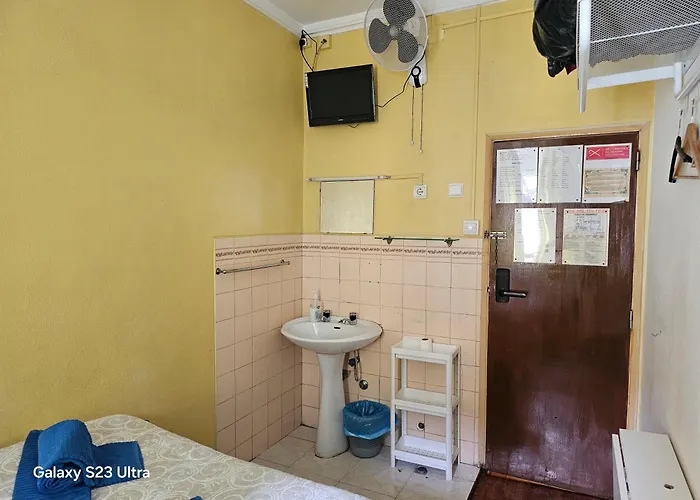 Hotel Pensao Residencial Flor Dos Cavaleiros Lisbona
